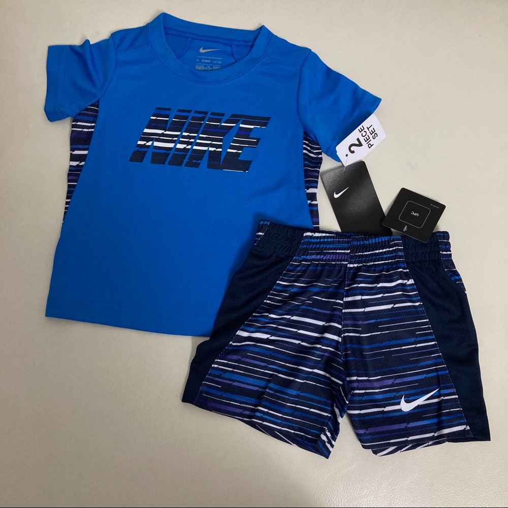 Nike Little boys 2-piece shorts outfit